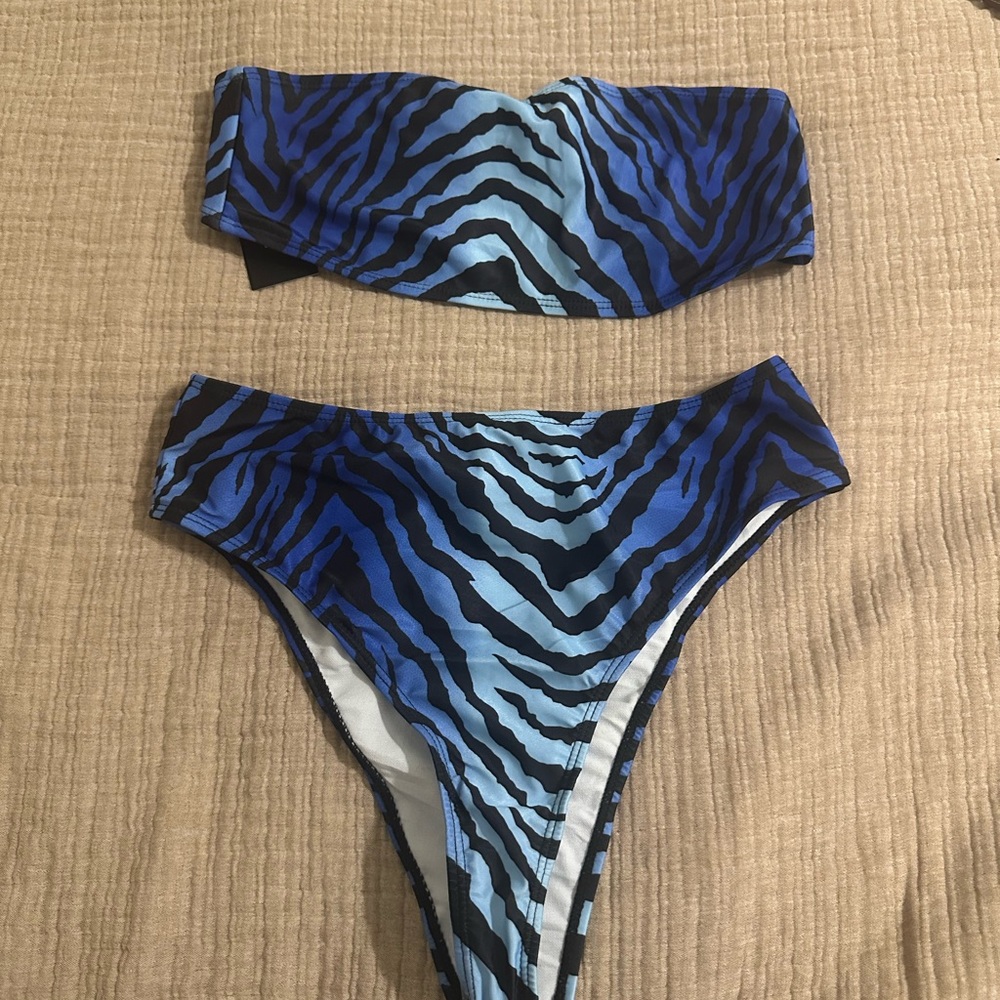 Boohoo Blue and White Bikini Set